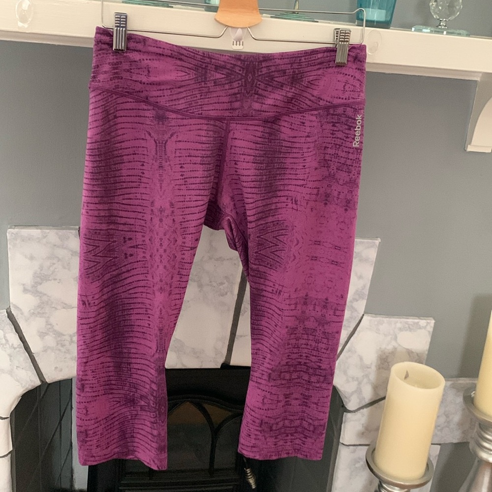 Reebok size L capri leggings